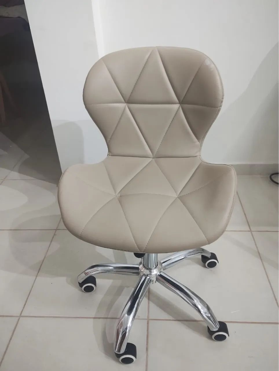 Mocho - Cadeira Giratória Moderna com Design Exclusivo