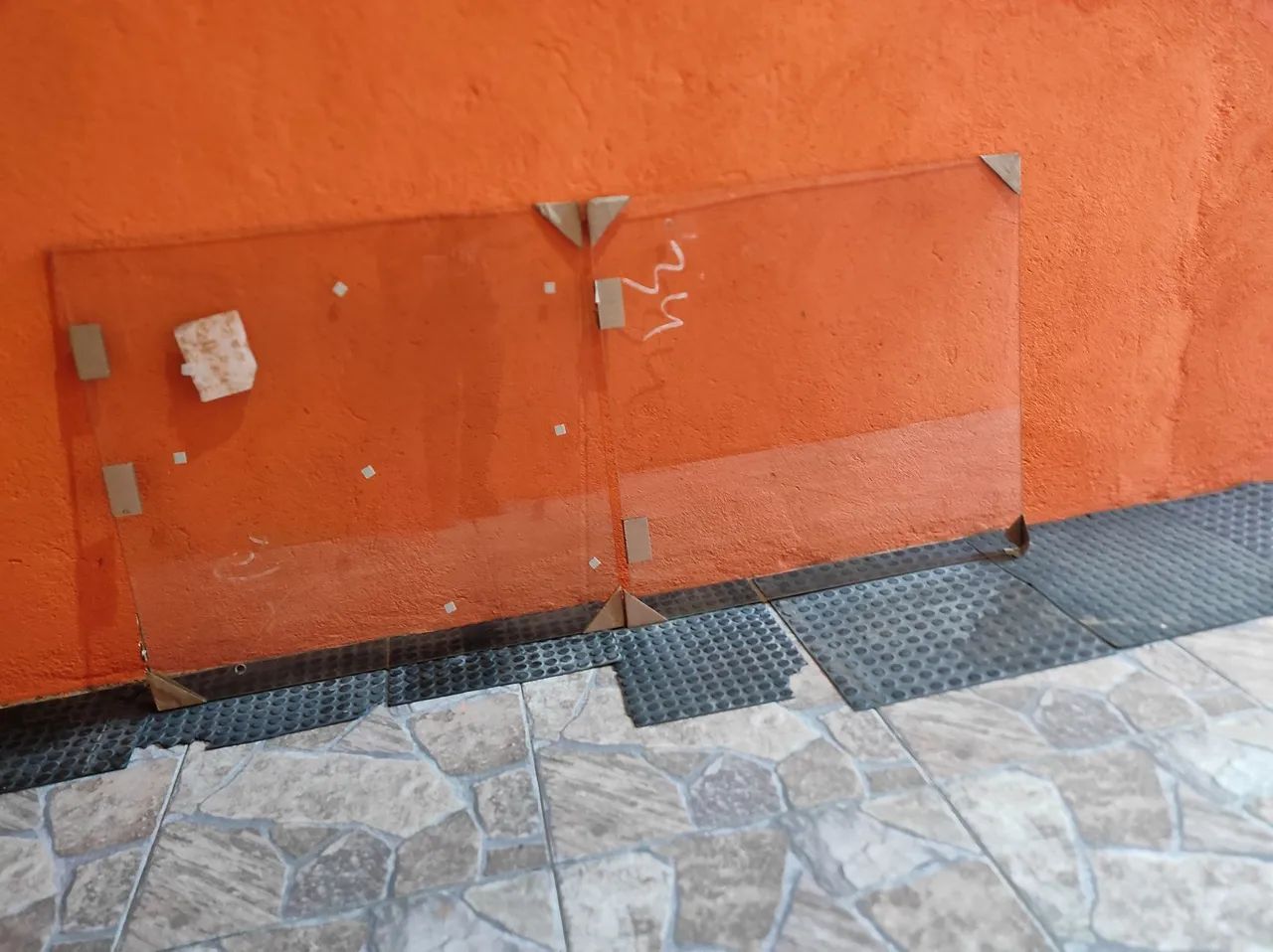 Duas janelas de vidro blindex SÓ vidros R$75 CADA não entrego