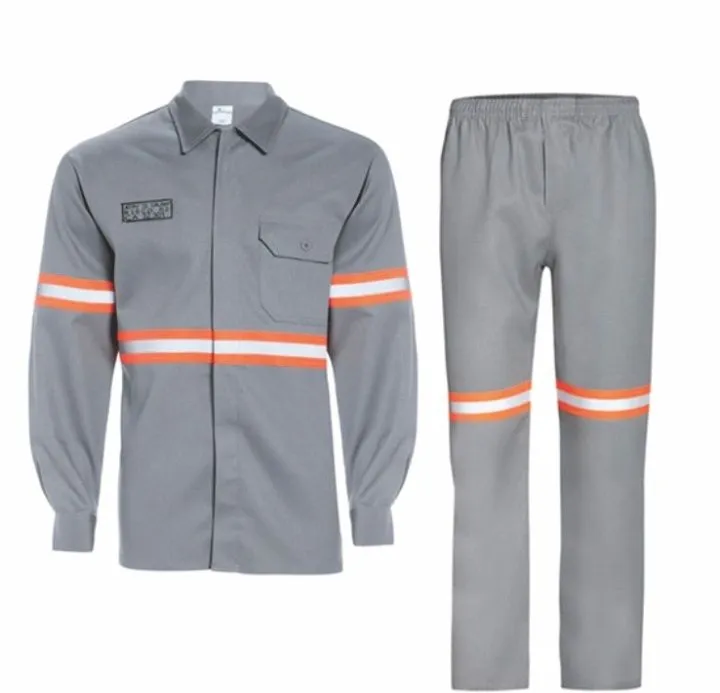 Uniforme de Trabalho com Faixas Refletivas