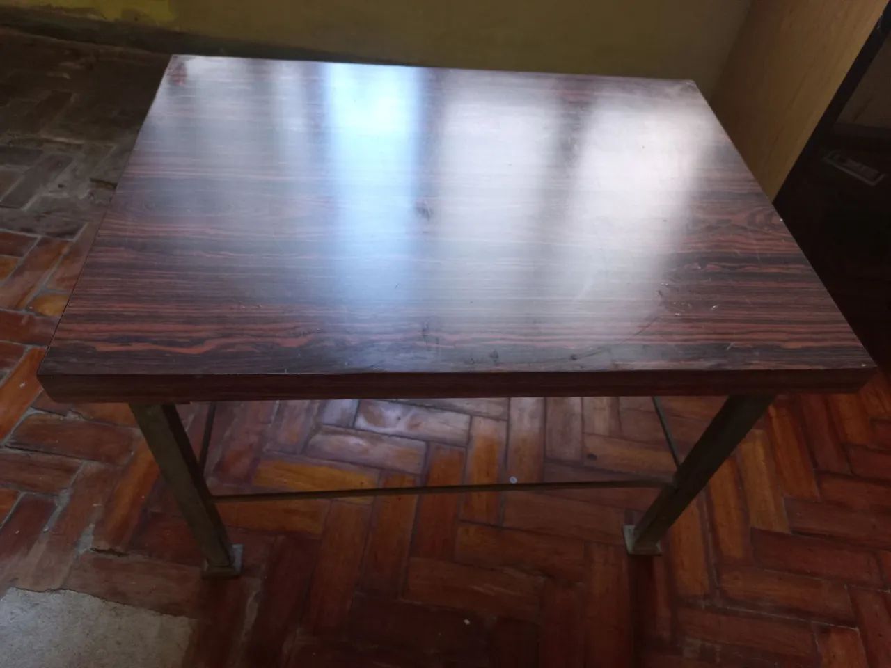 Mesa de madeira com estrutura de ferro - Foto 5