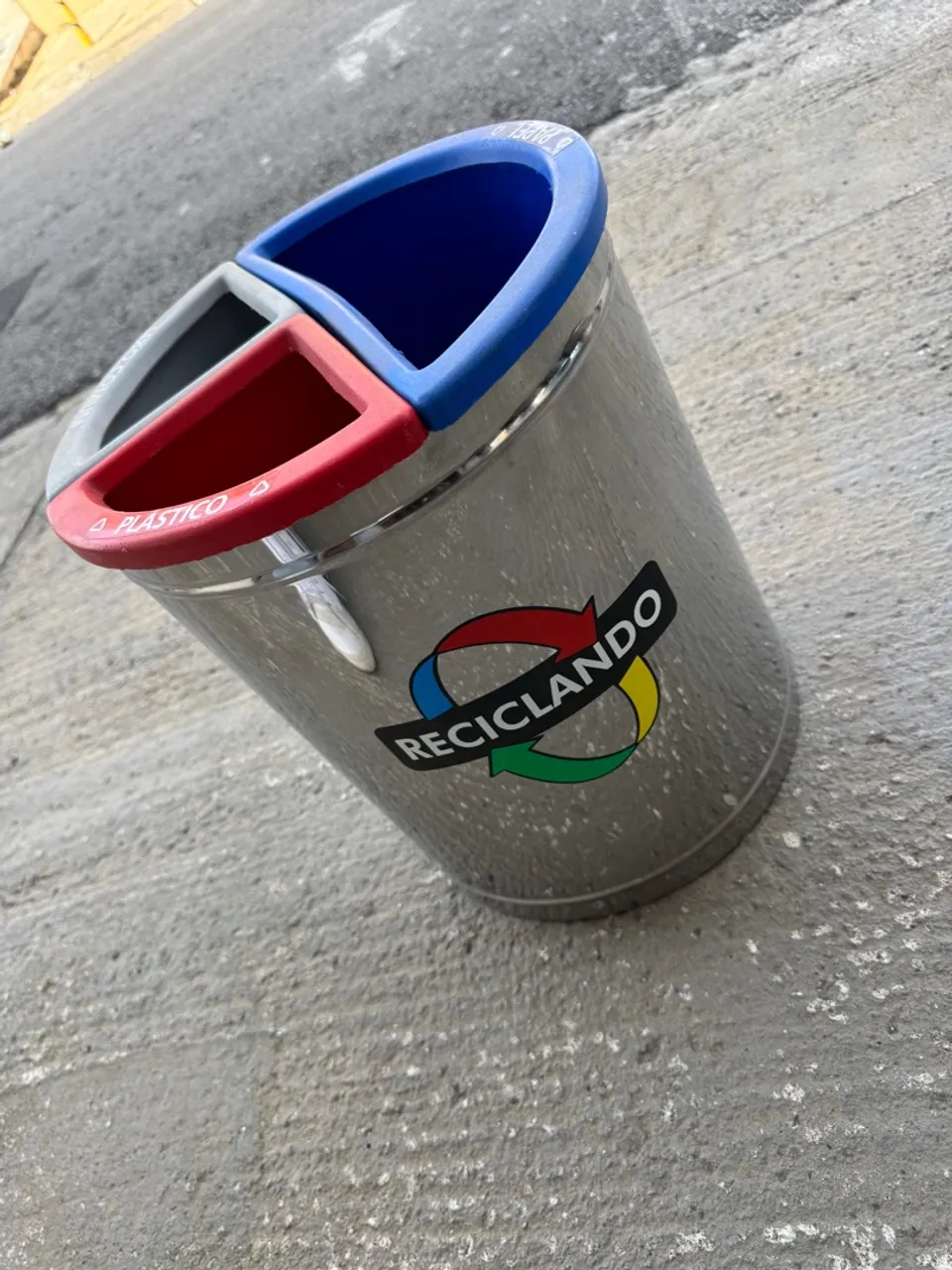 Lixeira de Coleta Seletiva - Reciclagem