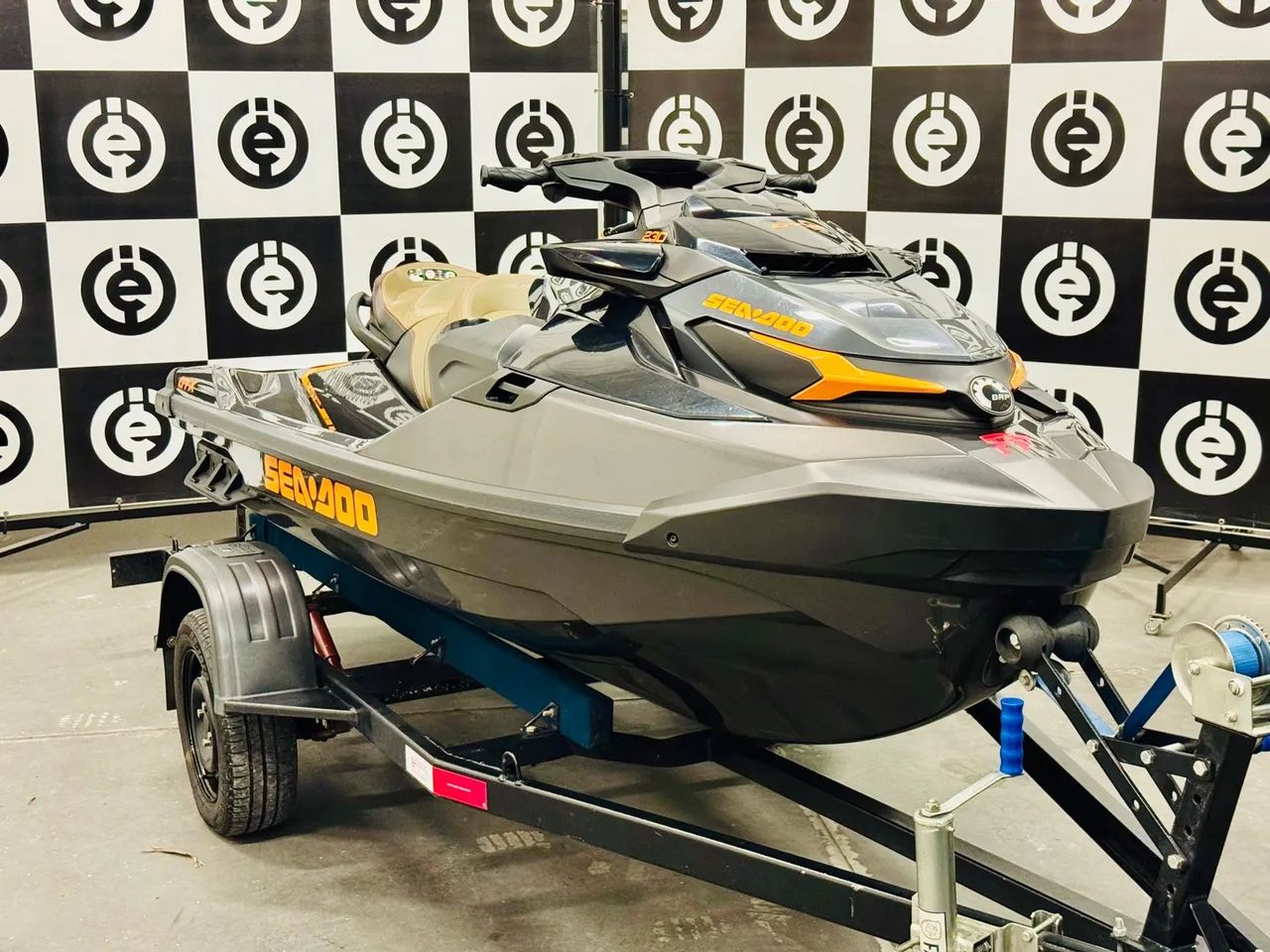 Jet ski GTX 230 2023 com apenas 55 horas de uso todo equipado 
