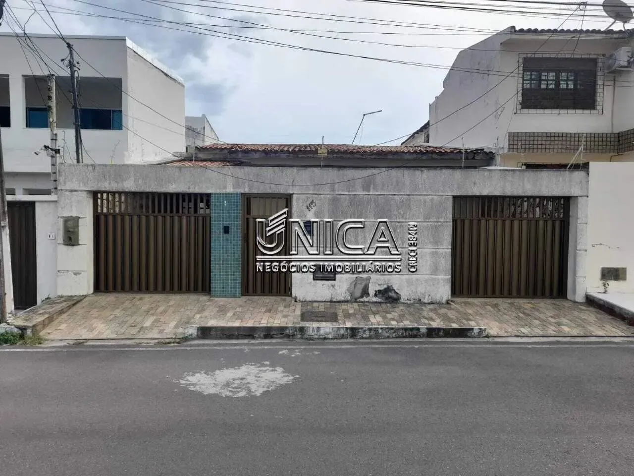 Compre Casa no bairro Farolândia