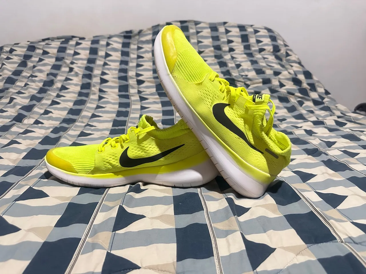 Beta Rn Nike Running Voltage Green