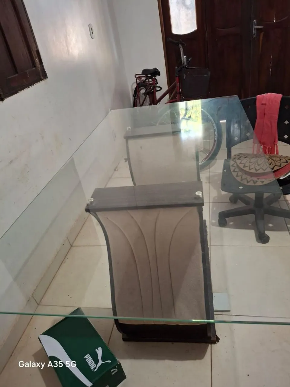 Mesa de centro de vidro com design moderno, não faço entrega!