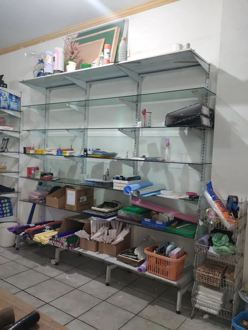 Prateleiras de Vidro para Loja - Expositores e Prateleiras - Foto 4