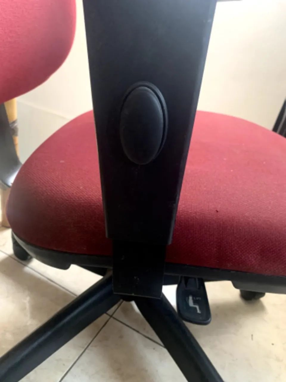 Cadeira Presidente Giratória  - Cavaletti - Foto 5