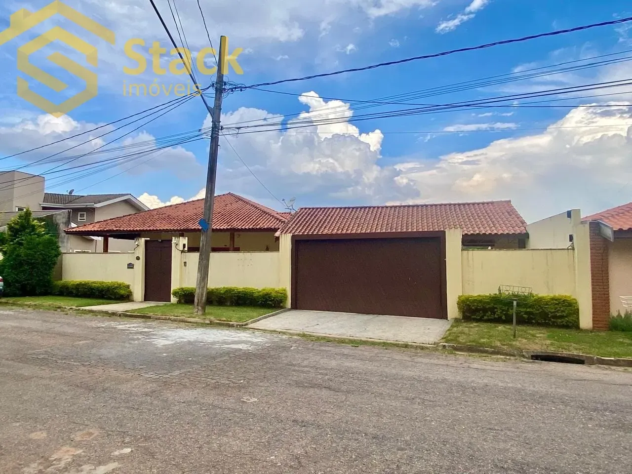 CASA A VENDA EM JUNDIAÍ NO CONDOMÍNIO CHÁCARA MALOTA.