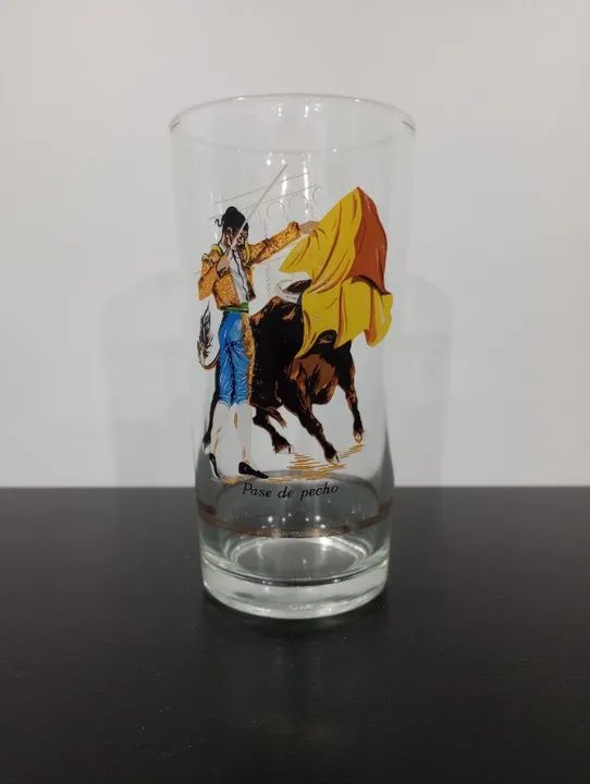 Copo de vidro antigo temática tourada