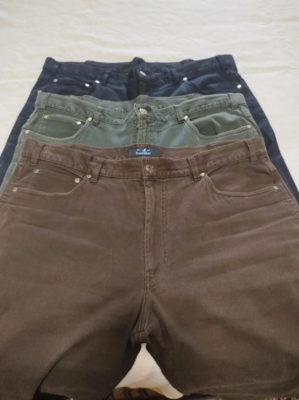 Três Calcas masculinas