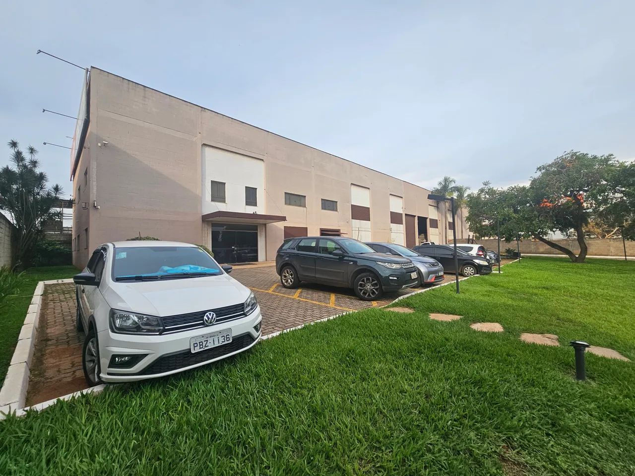 Galpão Logístico, Comercial, Institucional, Industrial 1650 m² com 2 portões de acesso par