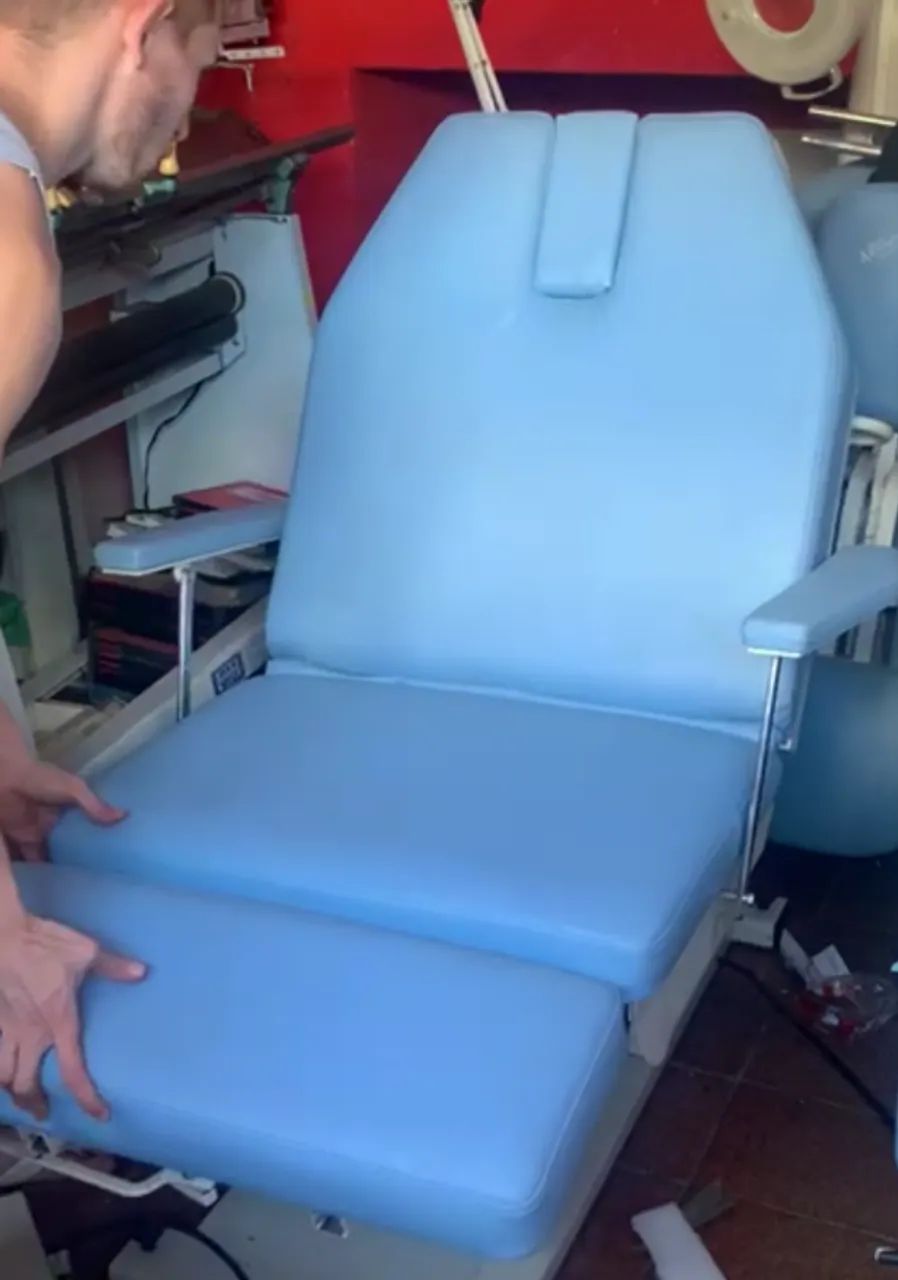 Cadeira/ Maca para podólogo marca podontolider- elétrica - usada