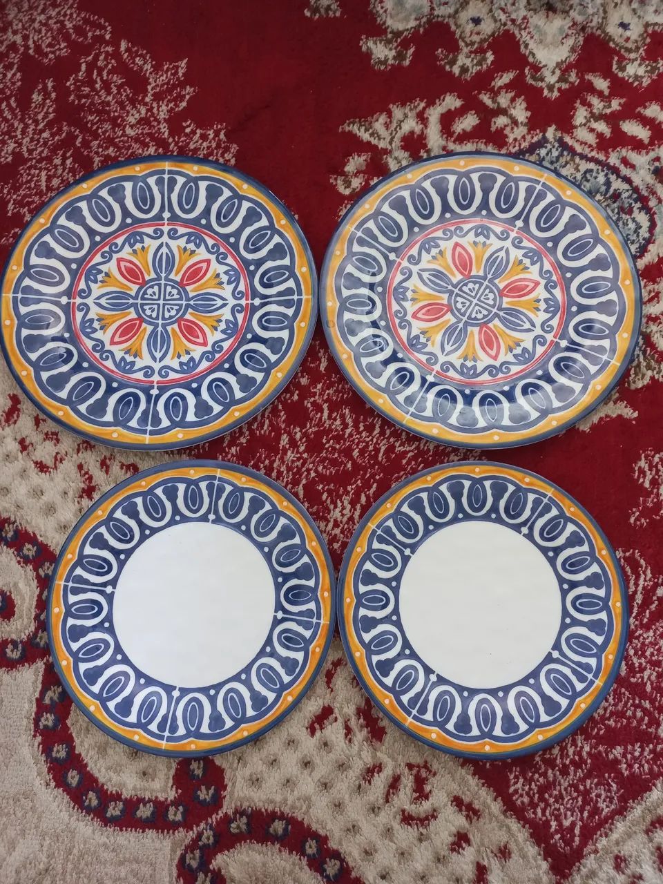 Doação,  leia o anúncio. 4 Pratos de melamine por apenas 3 reais cada