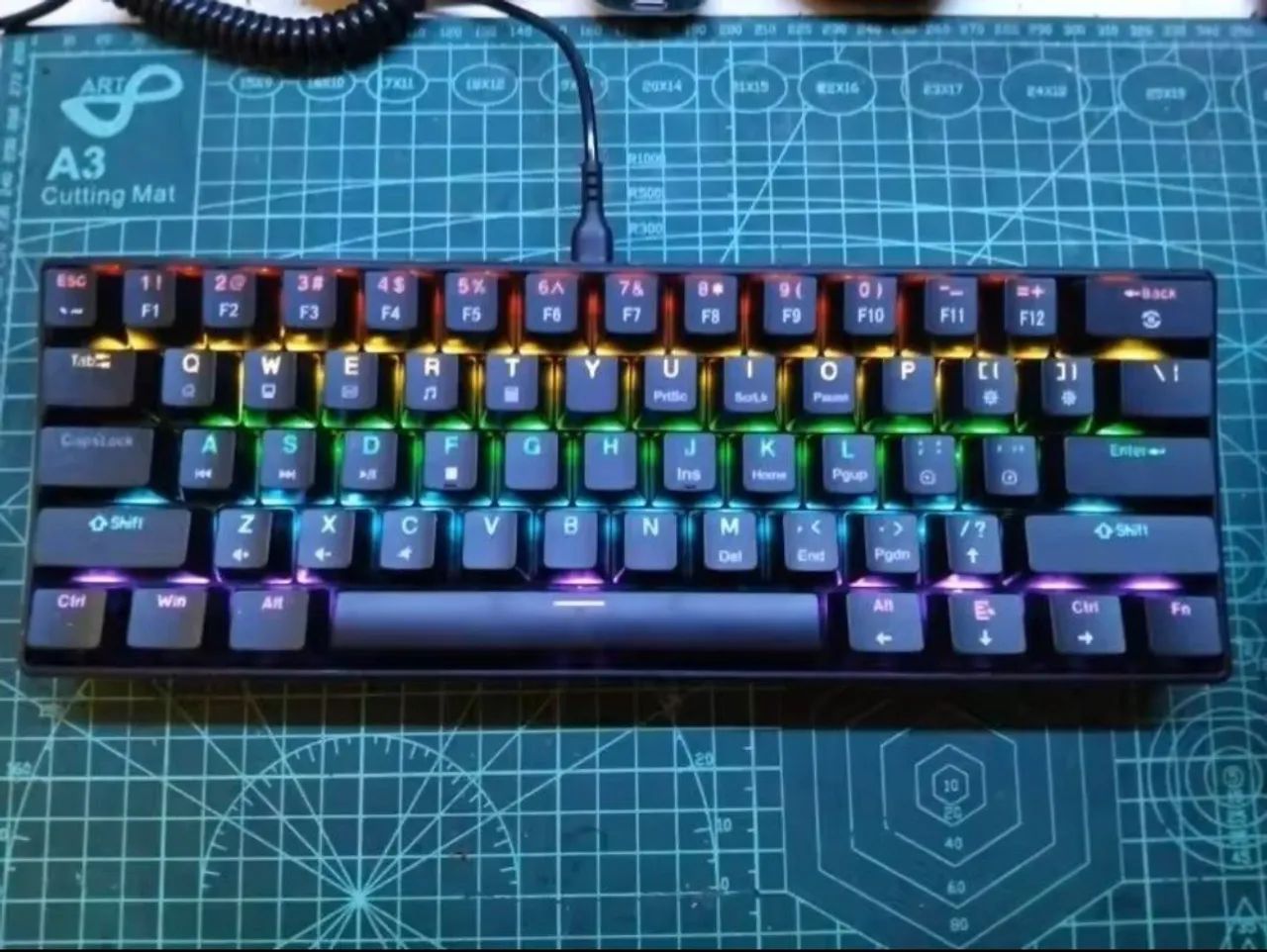 Teclado mecânico Leaven k620 60% Mini 