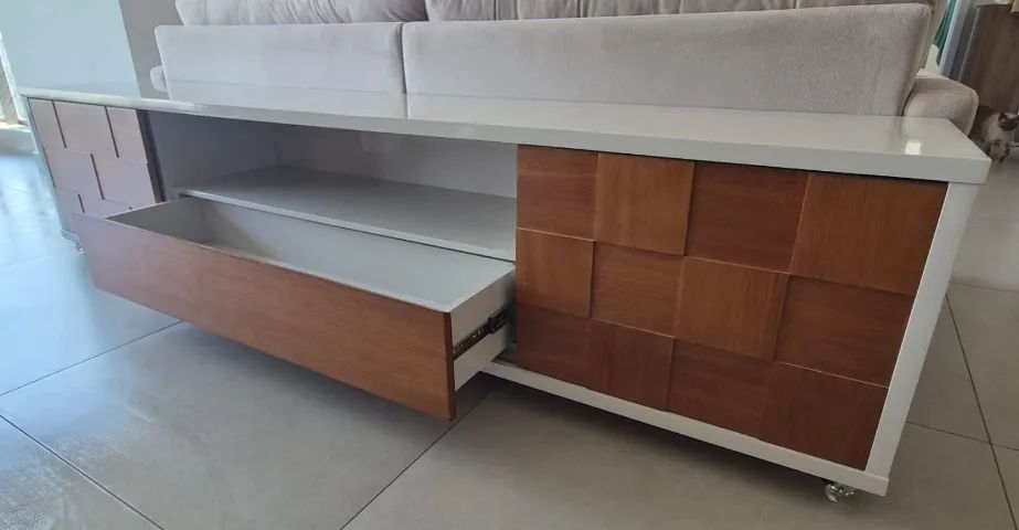 Rack para TV estilo clássico com 1 gaveta central e 2 portas laterias de correr - Foto 4