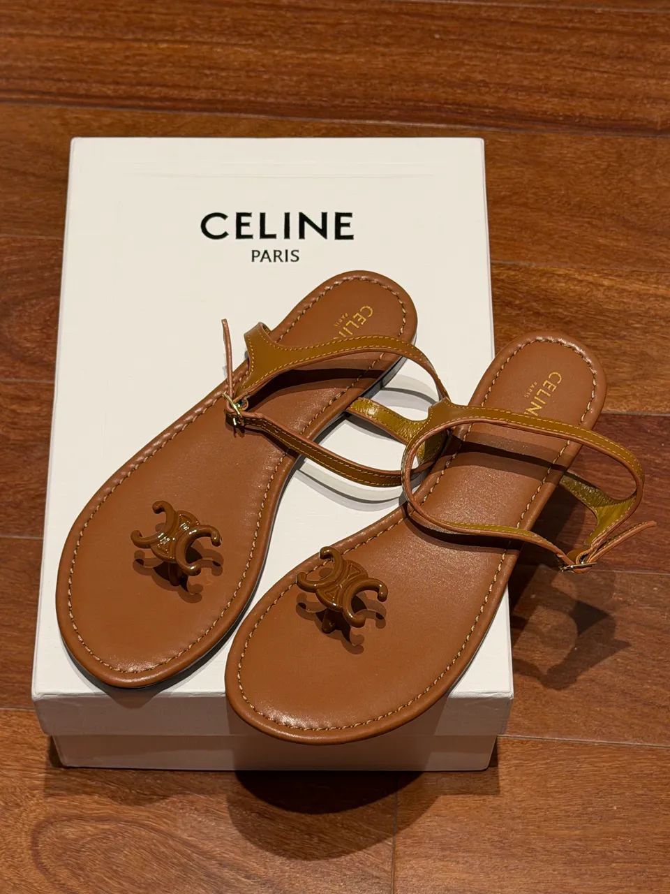 Sandália Celine Triomphe Flat - Couro Caramelo - Tam. 39