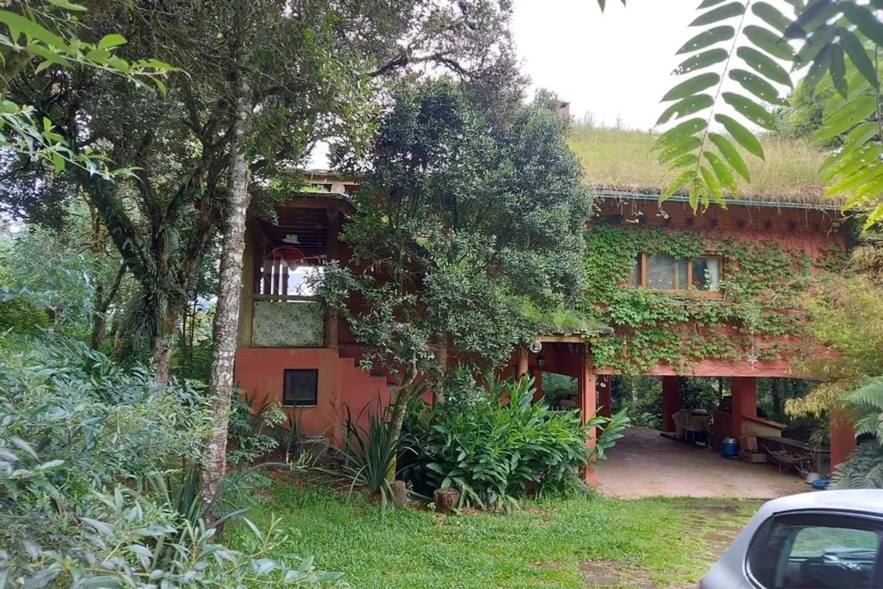 "Refúgio dos Sonhos: Casa de Campo em SC à Venda"