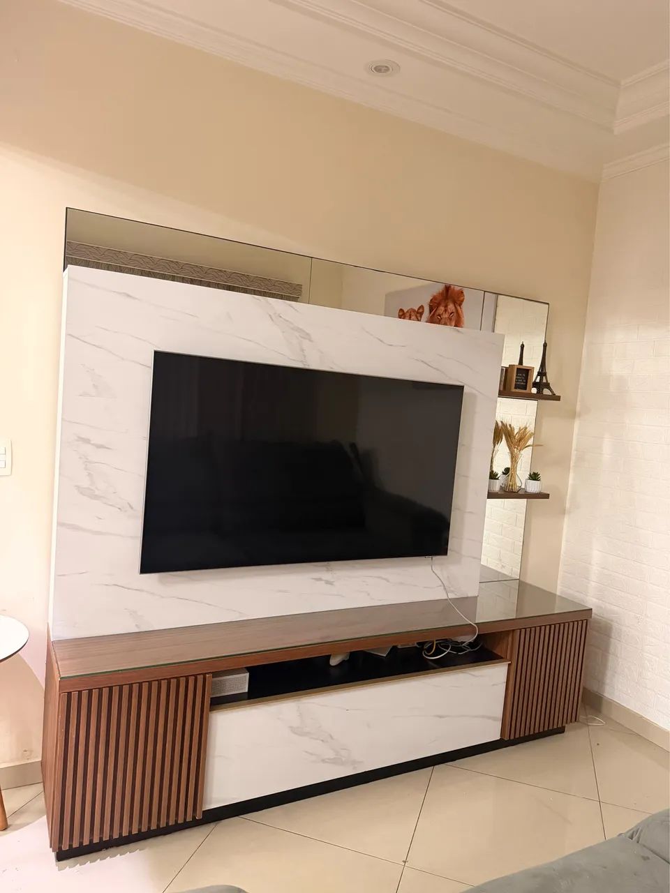 Estante Niterói para Tv até 70 Polegadas 3 Portas 2 Prateleiras com Led 