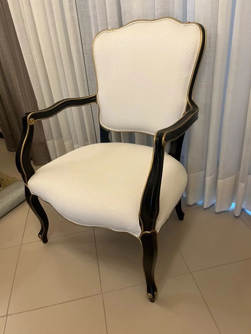POLTRONA CLÁSSICA ESTOFADA - Foto 3