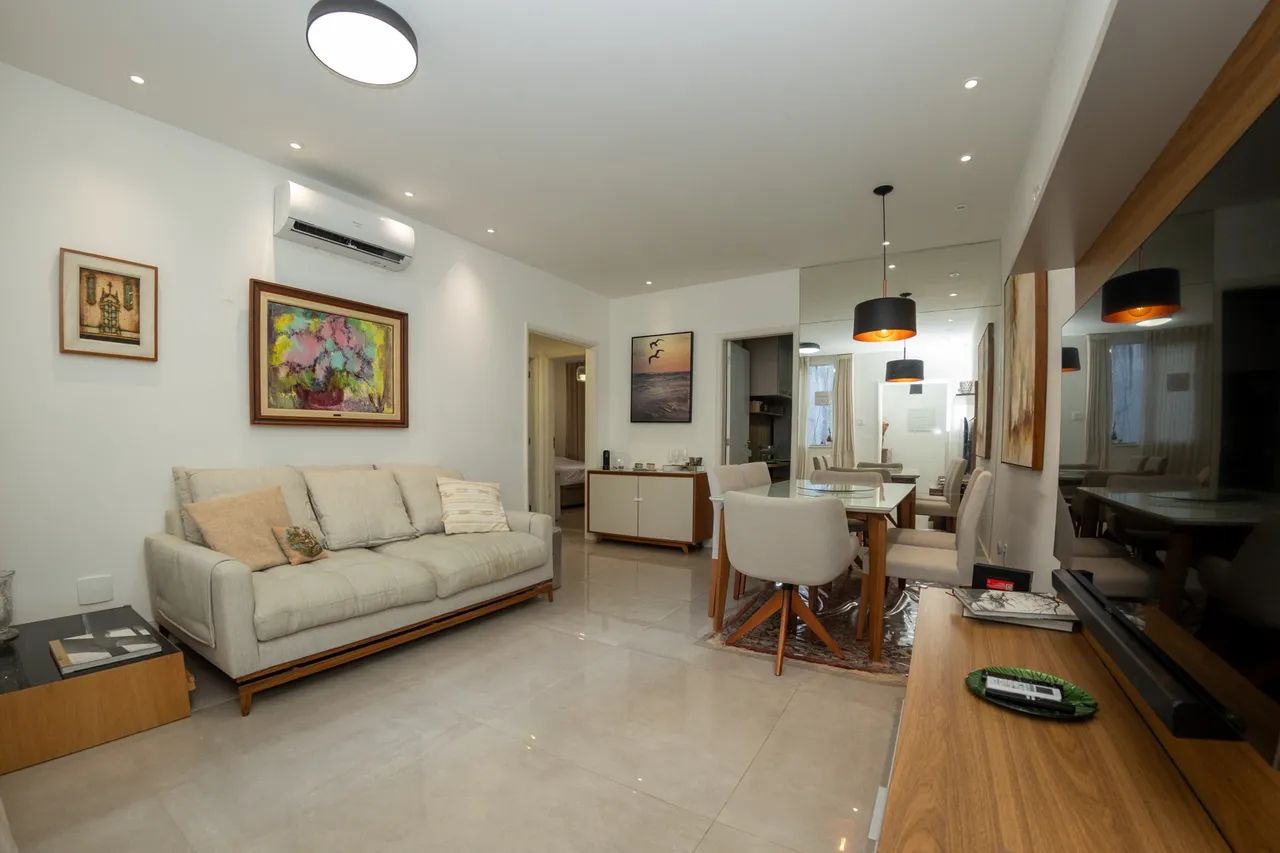 Sofá 3 lugares em linho bege ? elegante e confortável
