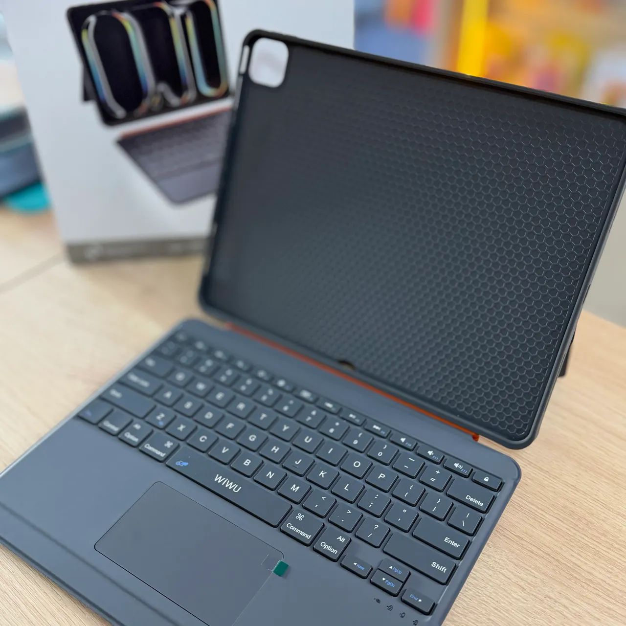 IPAD PRO 12.9 POLEGADAS CAPA MAGNÉTICA COM TECLADO  - Foto 3