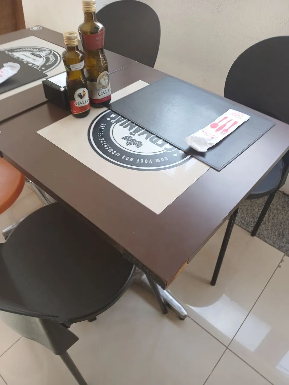 Mesa 2 lugares madeira com pé de ferro