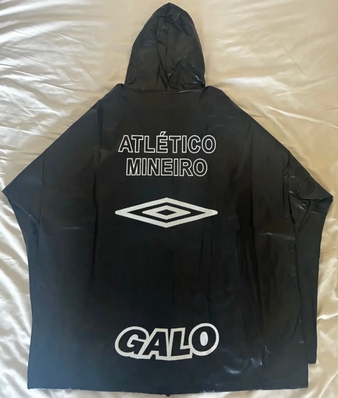 capa de chuva umbro atlético mineiro g - Foto 4