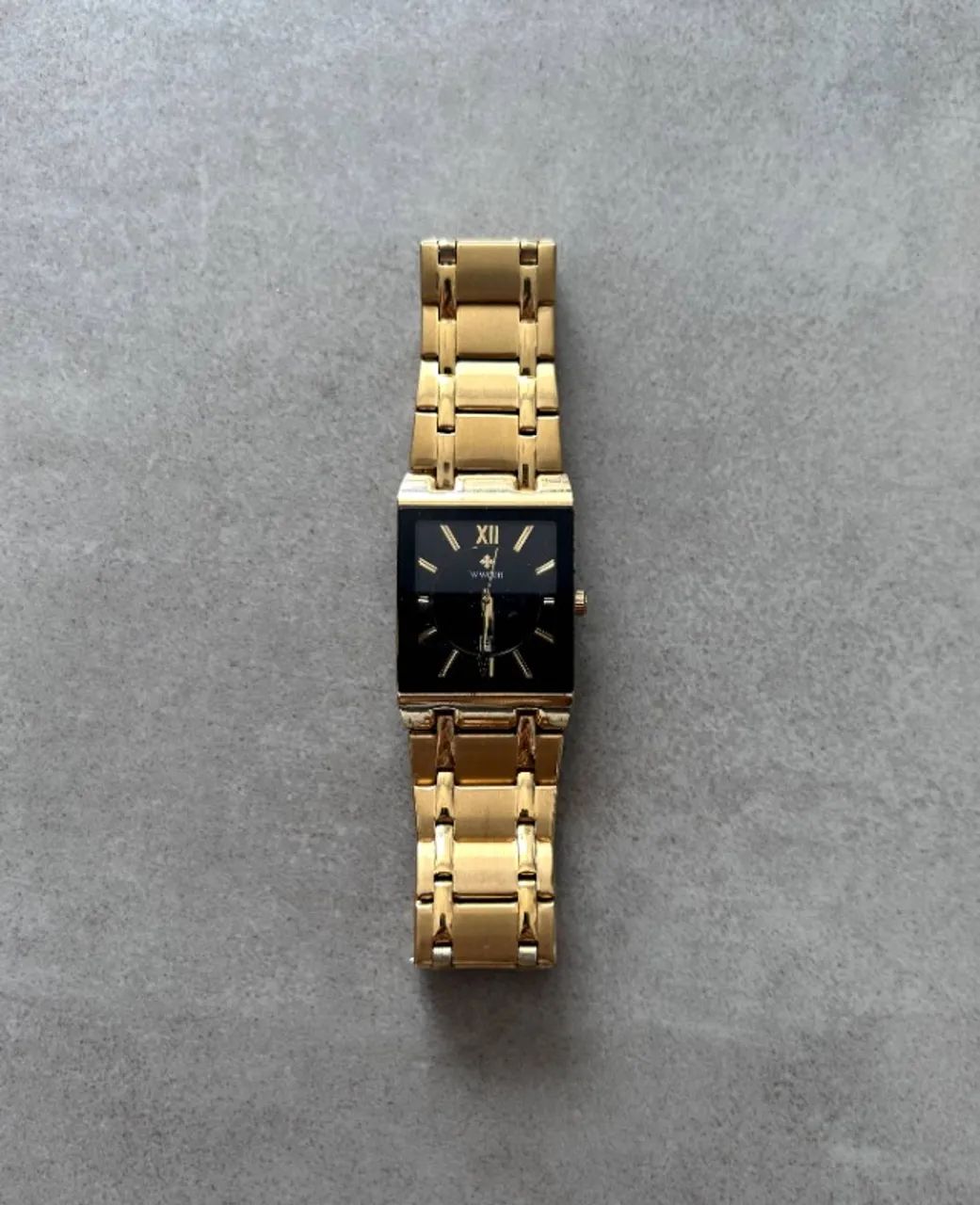 Relógio analógico retangular com pulseira de metal dourado da marca W.WOOR®