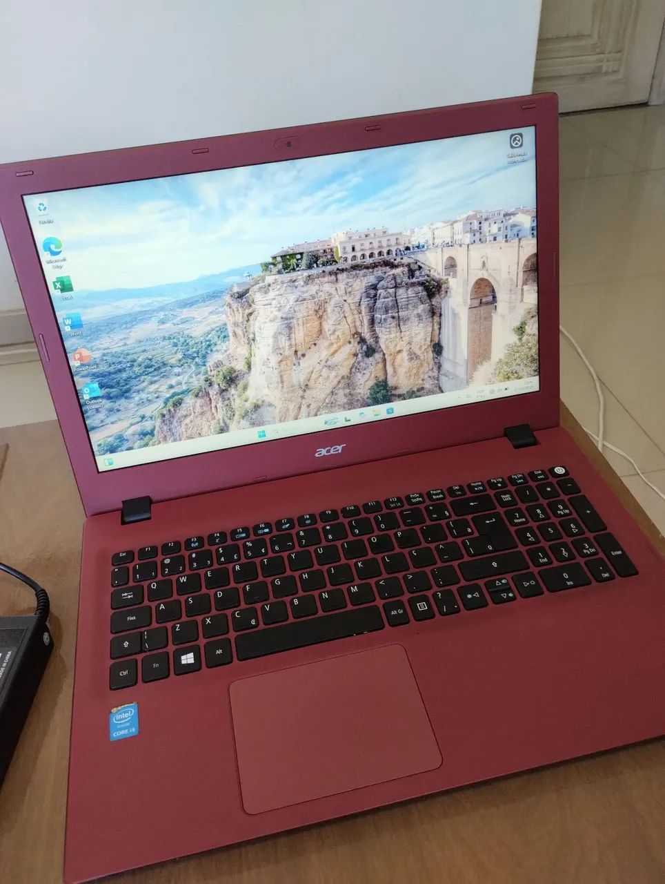 Notebook Windows 11 + Office 2024: SSD, Intel i3, bateria nova. 