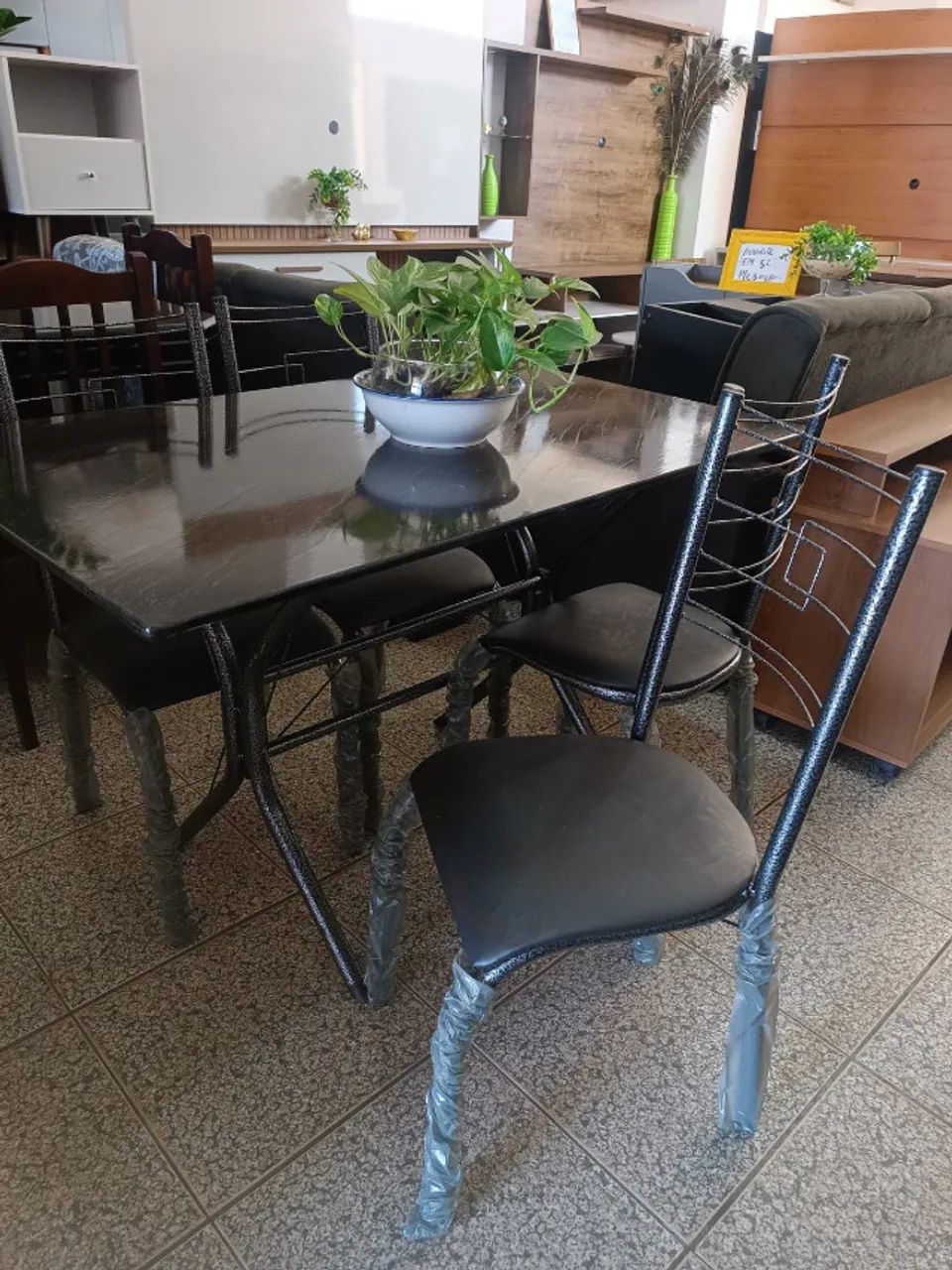Mesa de Cozinha Marmorizada com 4 Cadeiras Nova, Entrego  - Foto 4