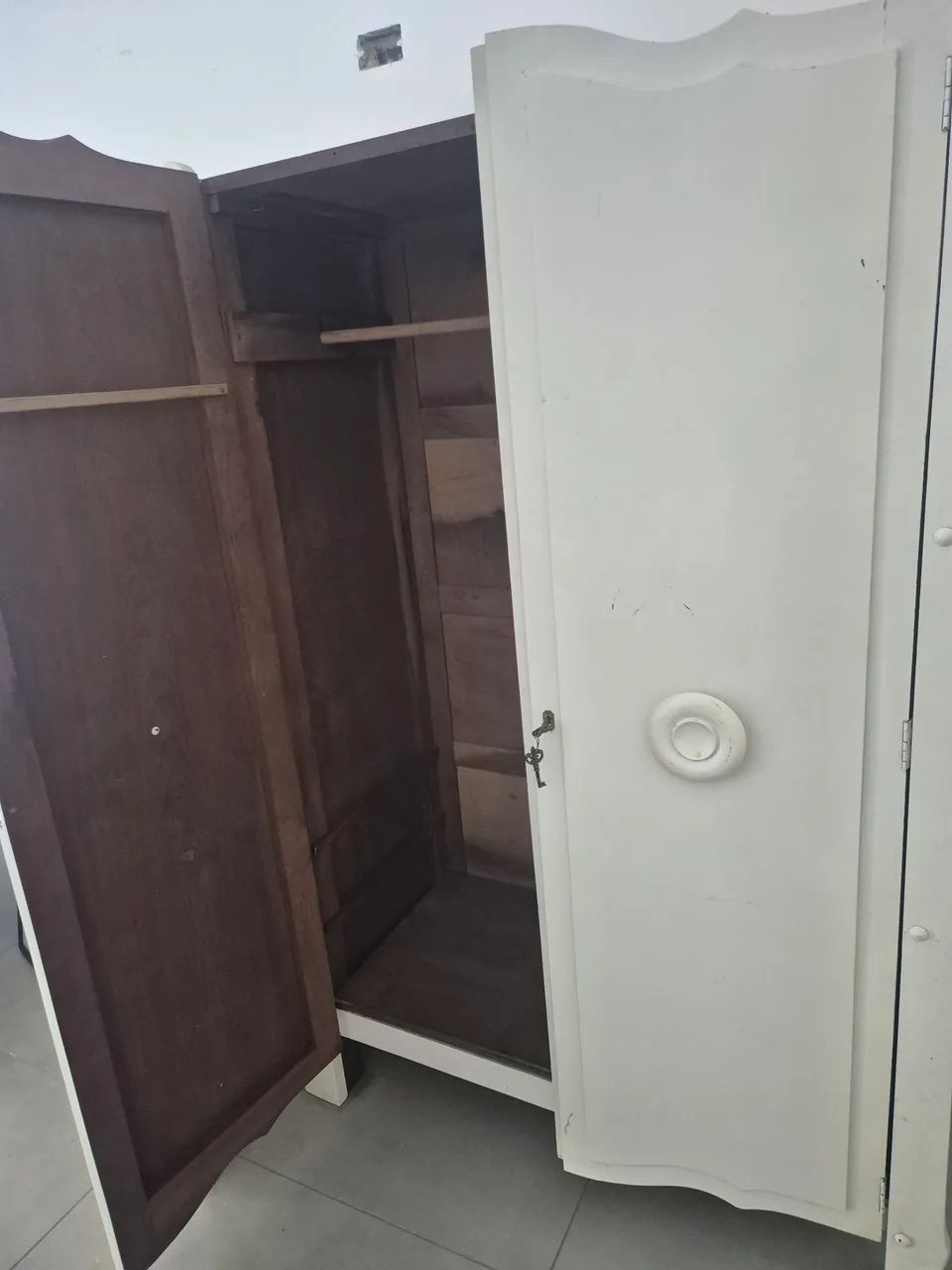 Guarda roupa de madeira imbuia - Foto 3