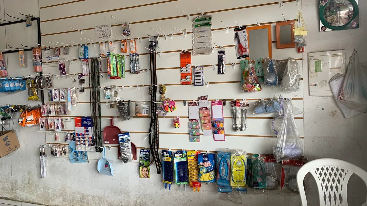 Vende-se mercadoria de mercadinho que está fechando. Aceitamos propostas