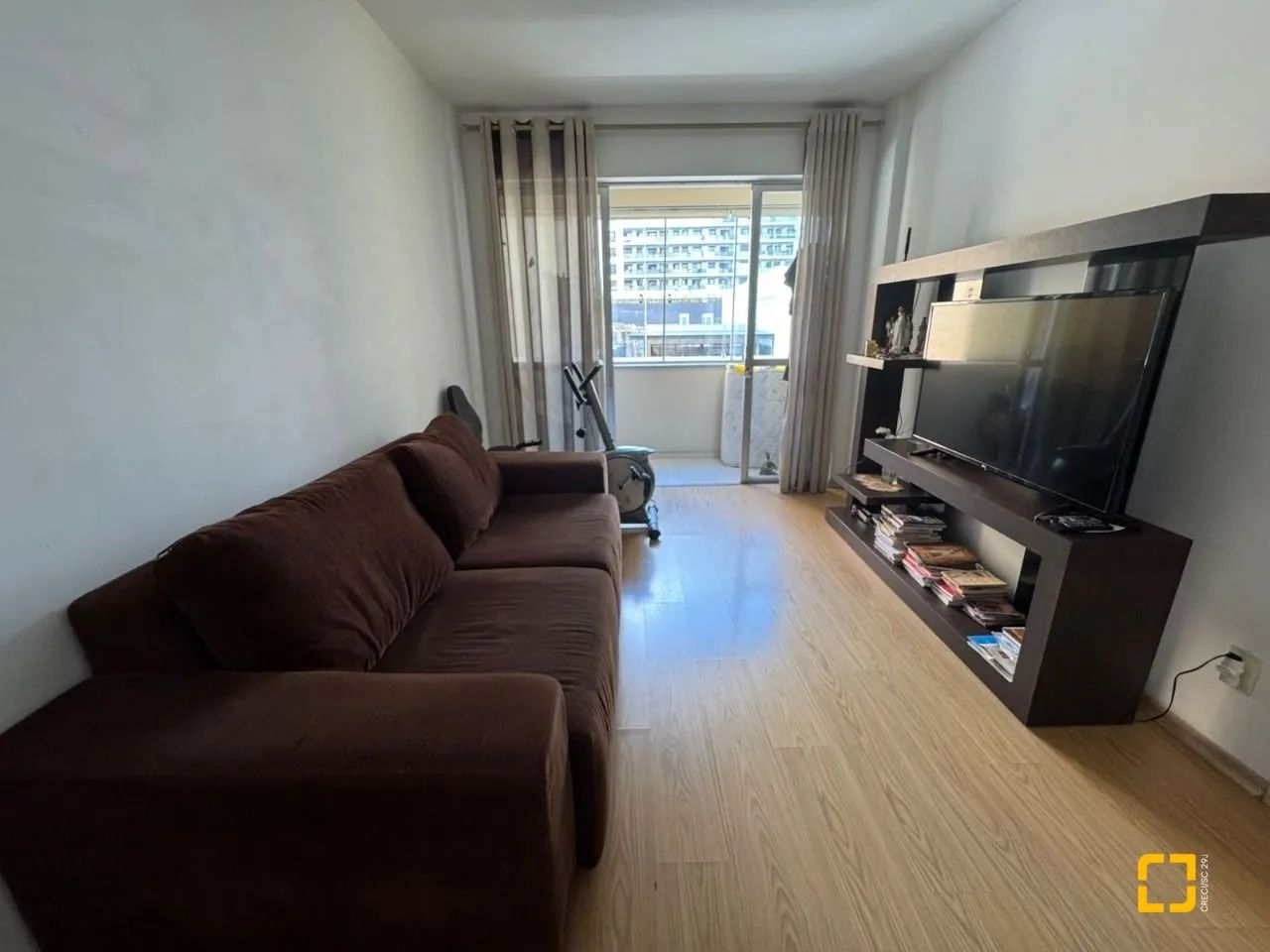 Apartamento 1 Dormitório no Centro de Florianópolis - Mobiliado e com Vaga Coberta!