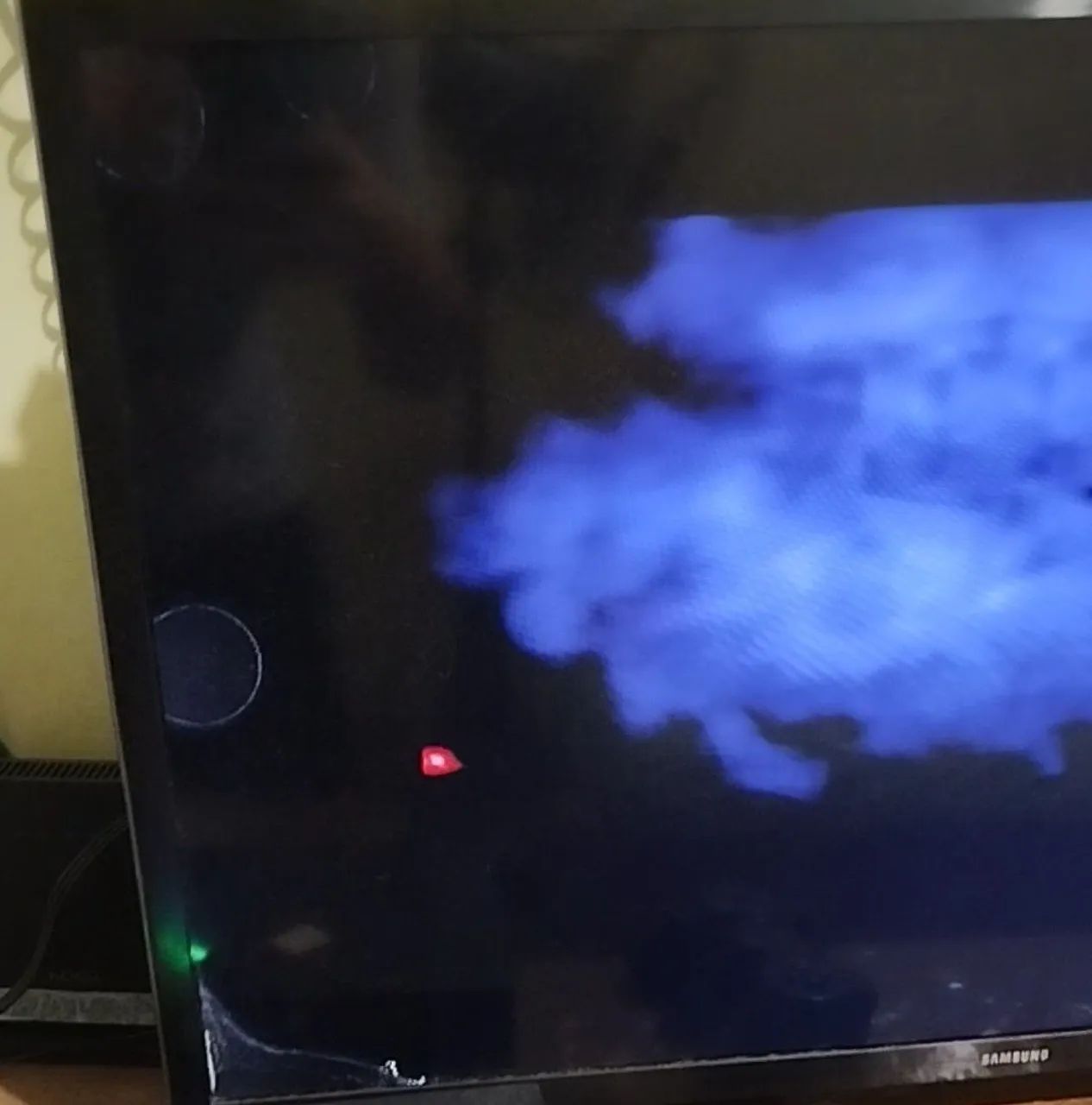 Smart Tv Samsung 32 polegadas series 4/5 com algumas manchas na tela - Foto 4