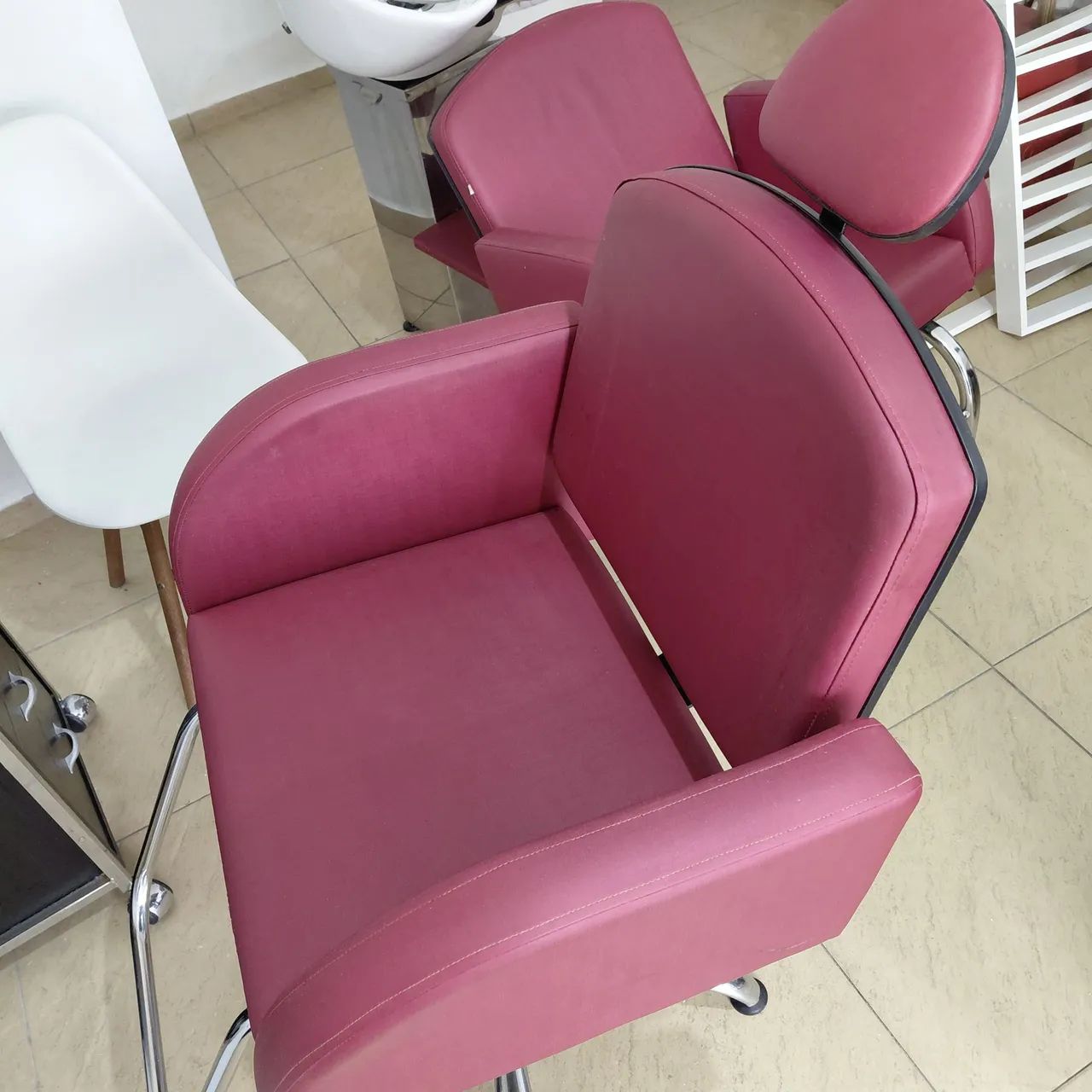 Vendo  cadeira para salão de beleza  - Foto 3