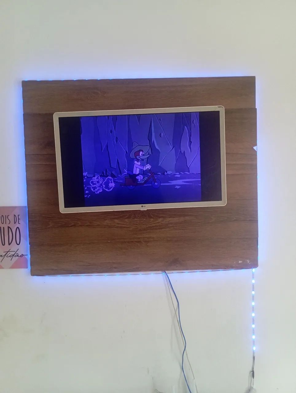 Vendo tv smart da marca LG 32 polegadas 