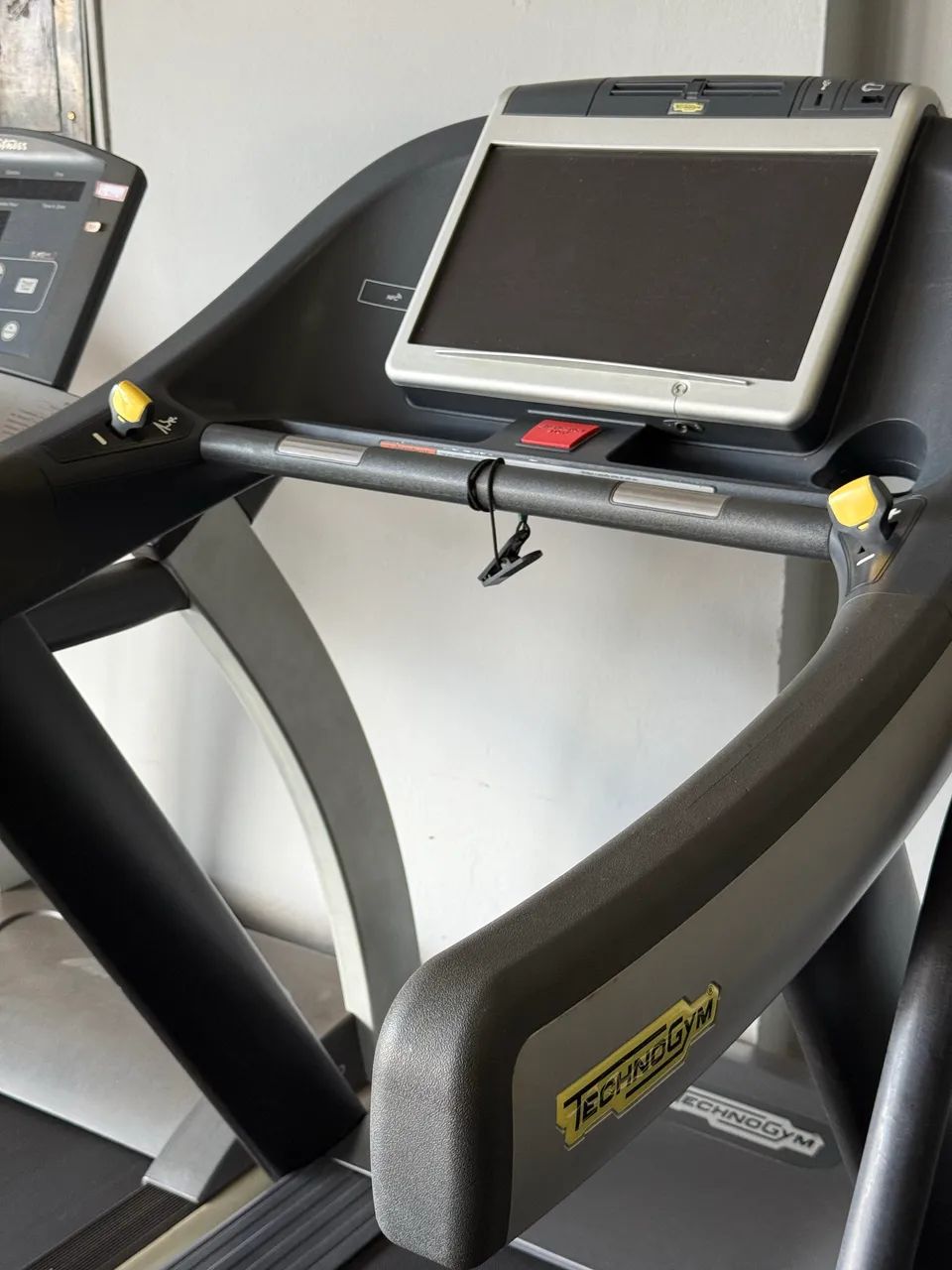 Esteira Profissional Technogym Excite+ Run Now 700 Unity - Tela Touchscreen - Foto 2