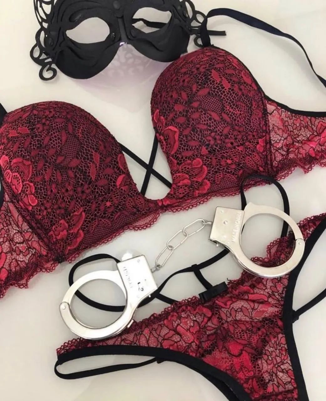 Lingerie preta e vermelha 