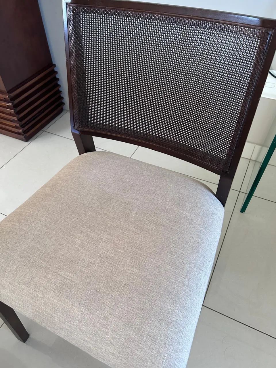 Conjunto de mesa maciça com 8 cadeiras  - Foto 2