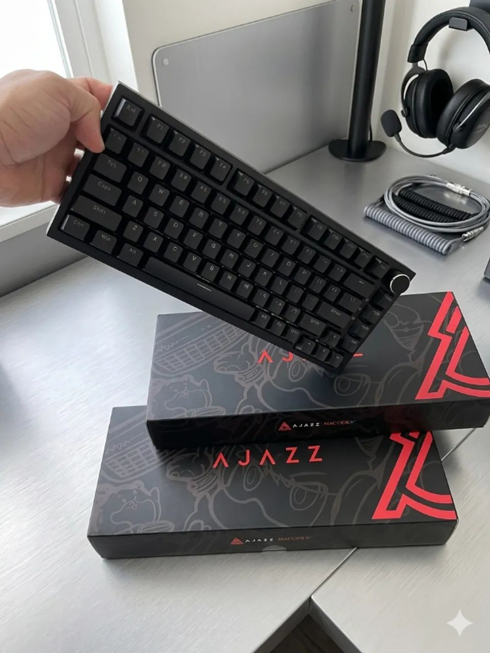 TECLADO MECÂNICO AK820 - CONFORTO E PRECISÃO PARA JOGOS E TRABALHO