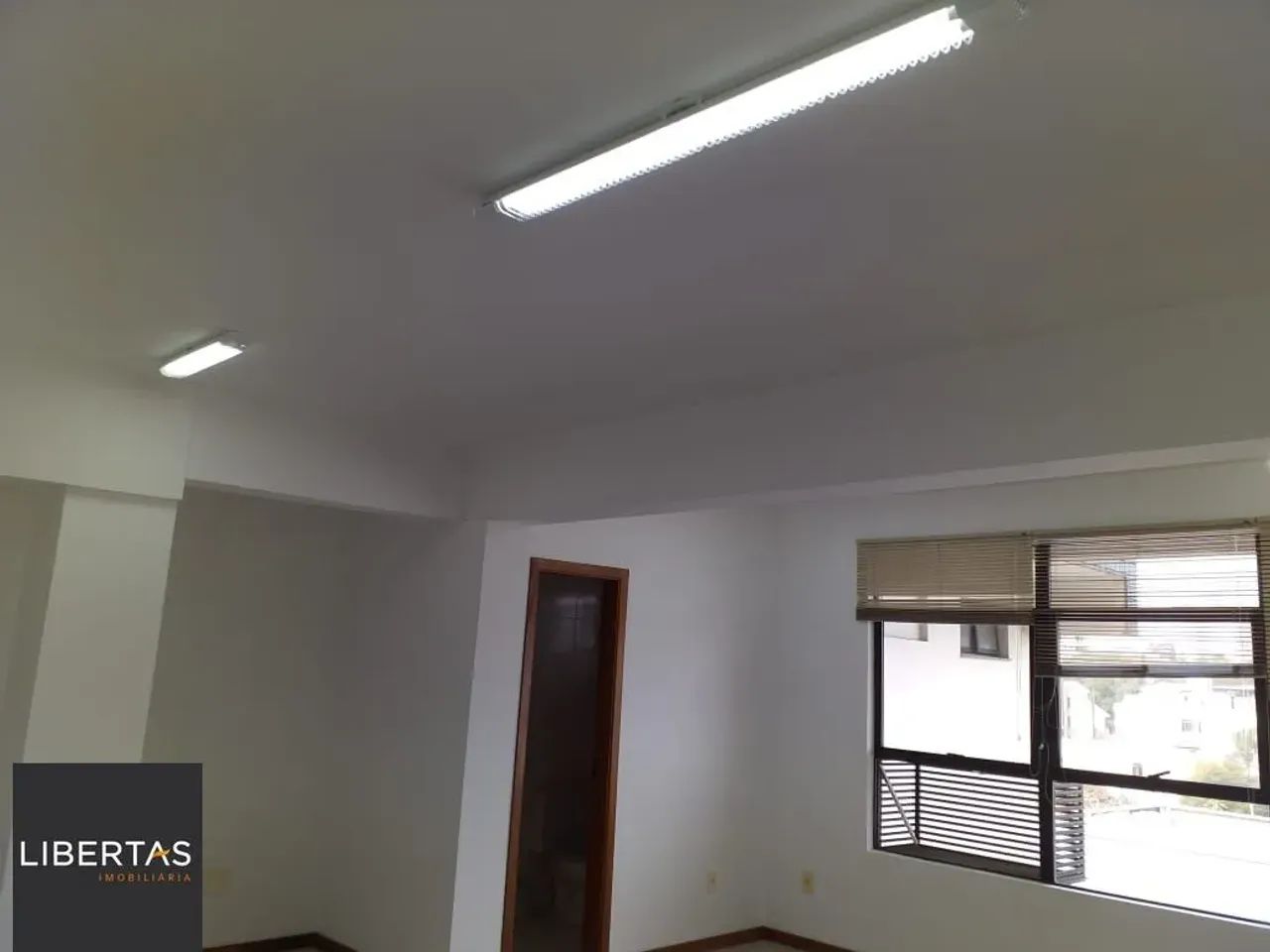 Sala Comercial 1 dormitórios à venda Passo da Areia Porto Alegre/RS - Foto 5