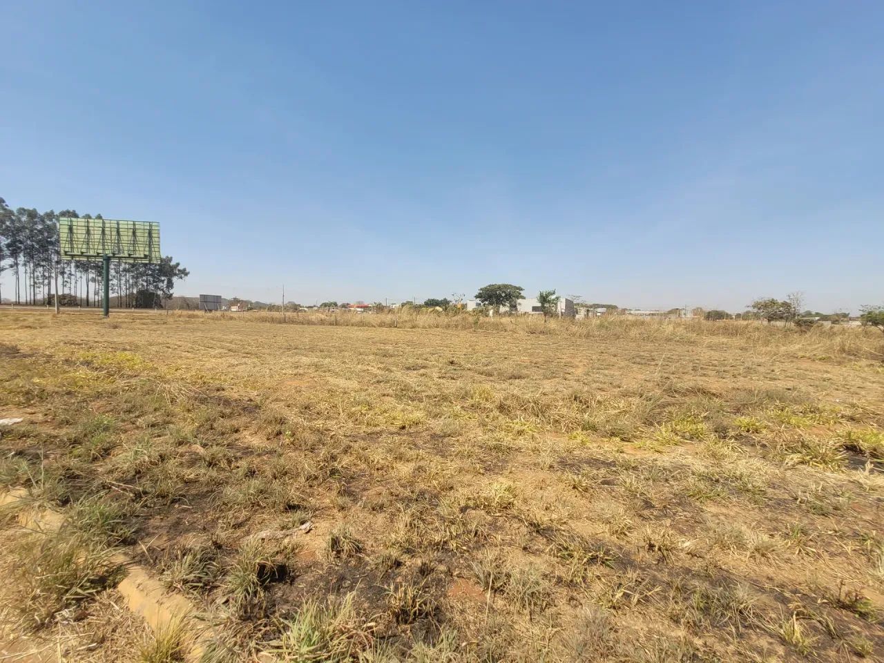 Área 1 quadra atrás da Br-153, bom para Galpão. - Foto 7