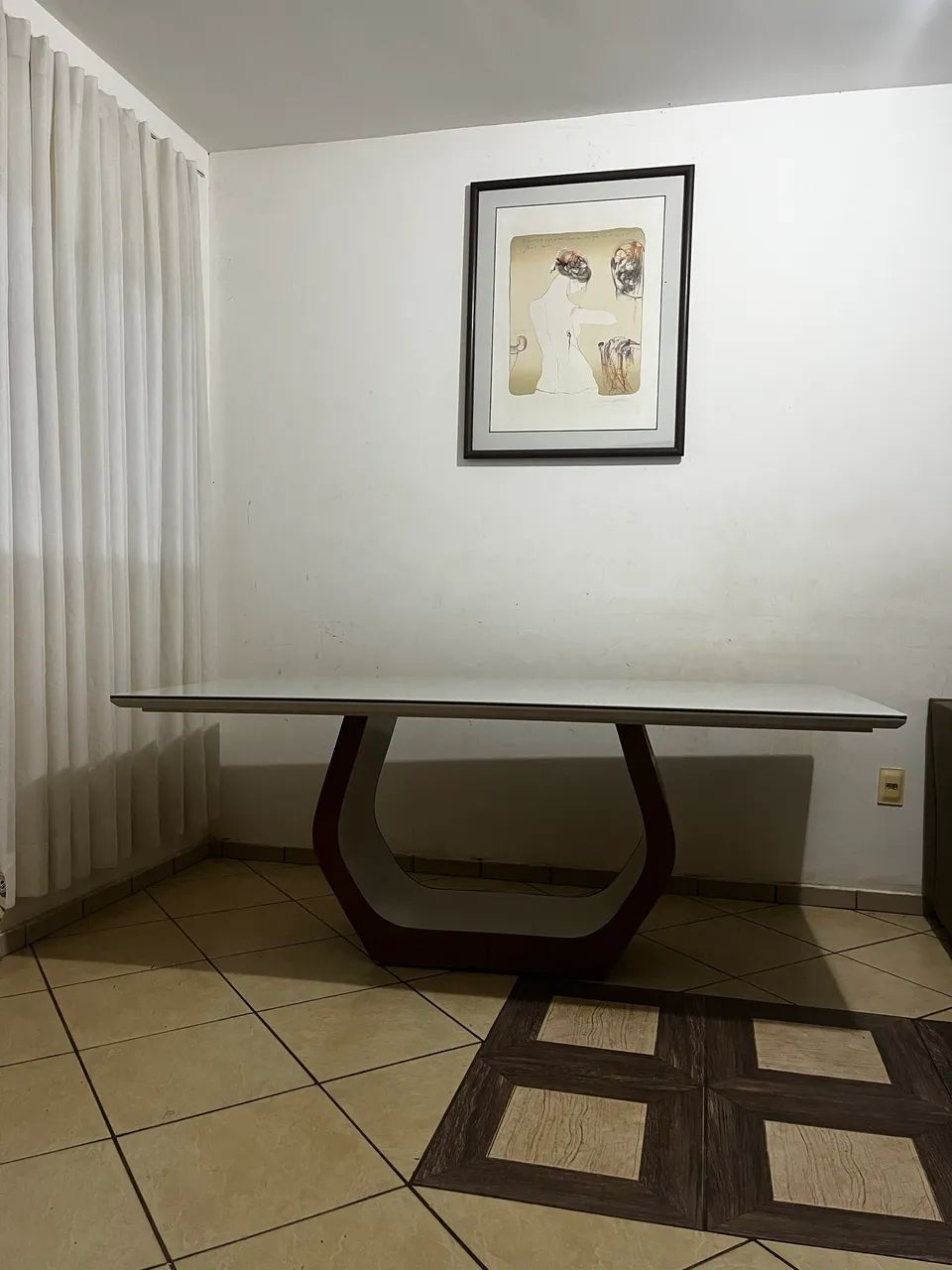 Mesa de jantar 8 lugares com tampo de vidro e base de madeira - Foto 2