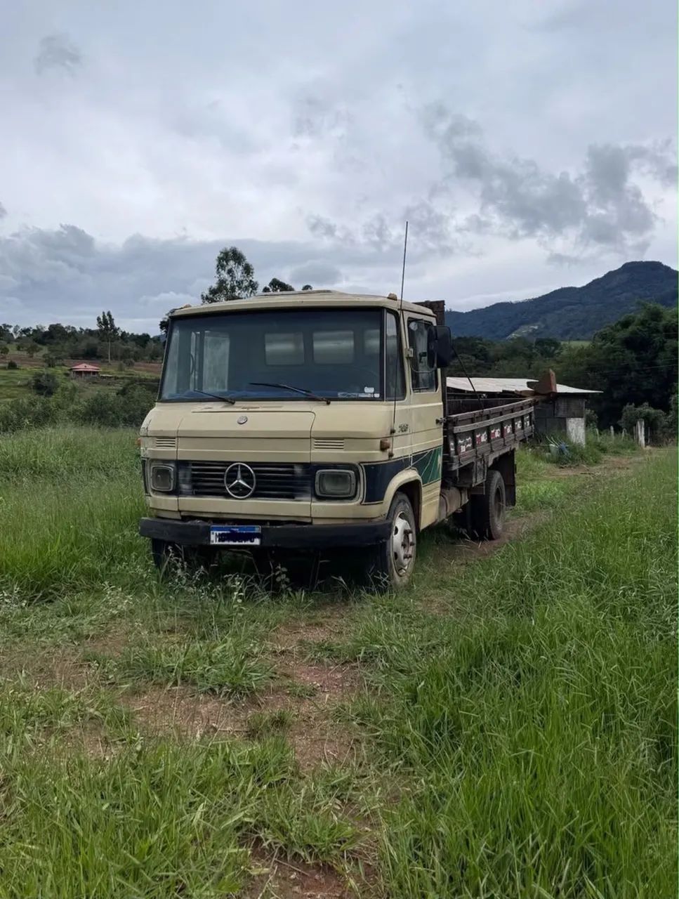 Caminhão 708