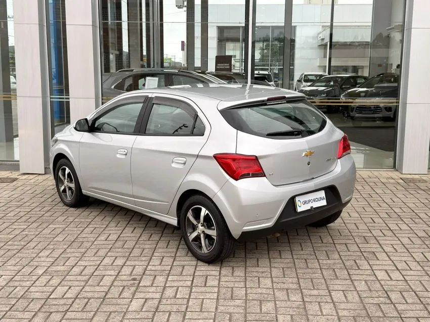 Chevrolet Onix Hatch LTZ 1.4 8V Flex Mec. 4P 2017 - Foto 4