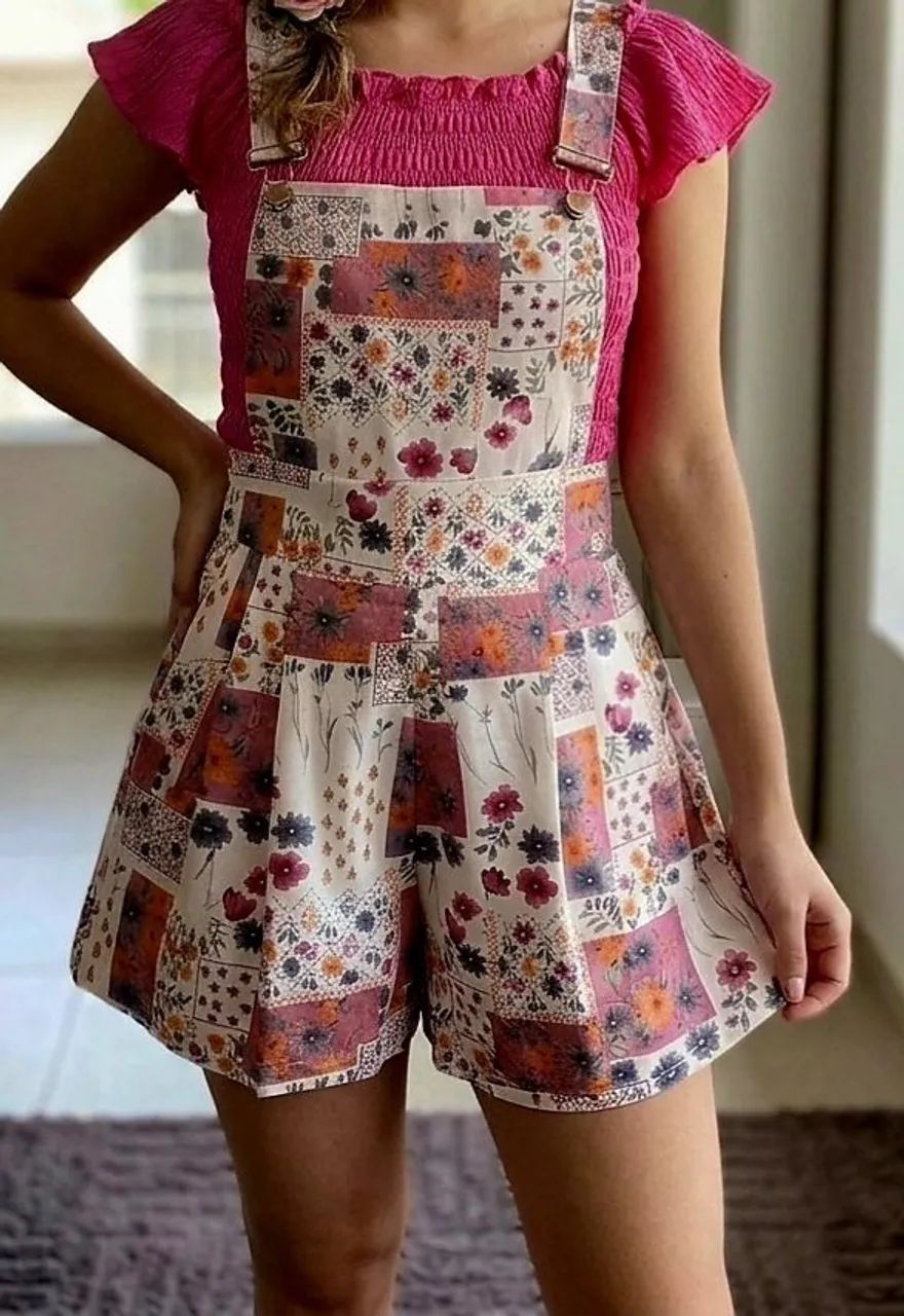 Macaquinho florido+ blusa em elastex 