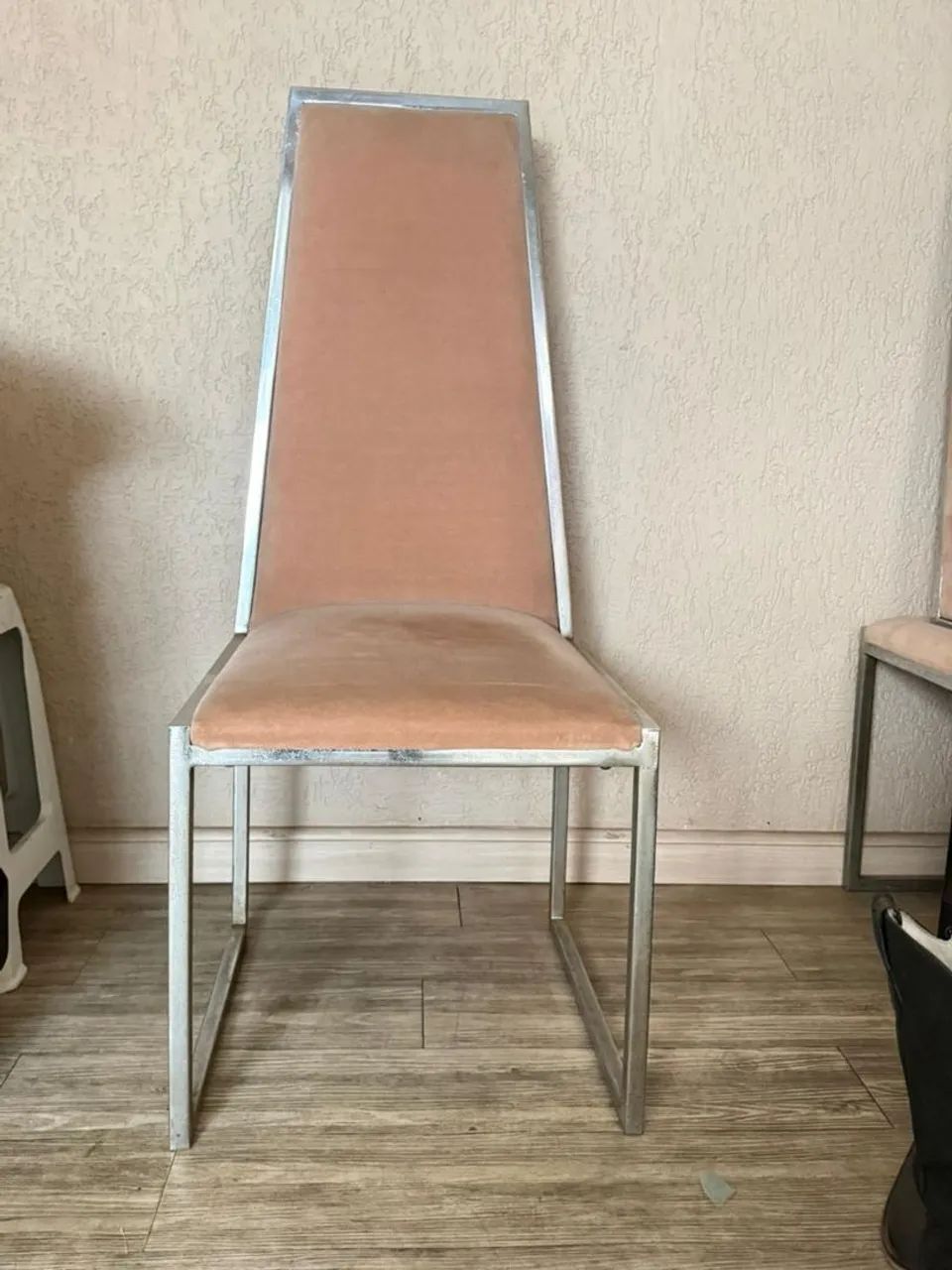? CONJUNTO DE MESA COM VIDRO + 6 CADEIRAS ESTOFADAS