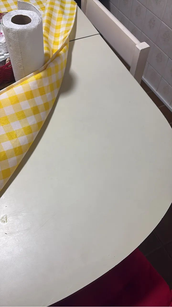 VENDO MESA COM CADEIRAS - Foto 3