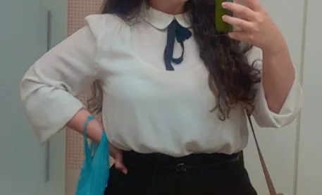 Blusa com laço no pescoço