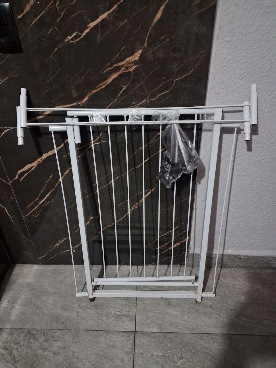 Vendo portão para pets semi novo  - Foto 4